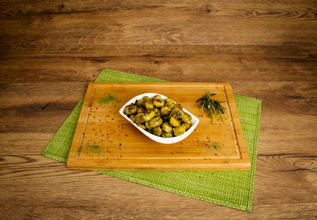Gegrillte Oliven in Kräuter und Knoblauch